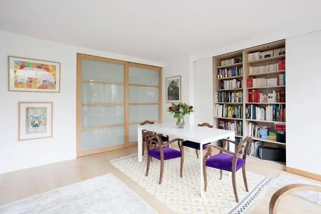 Beautiful Paris Centre Apartment In Garden France