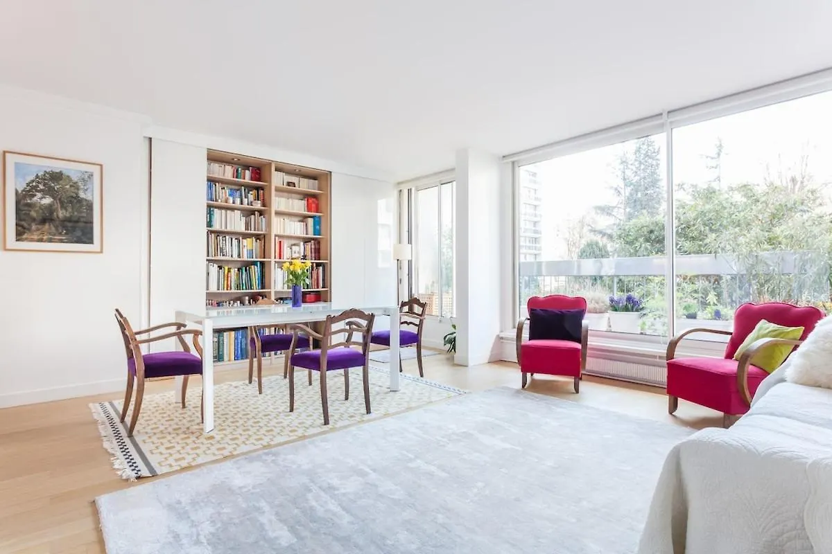 Beautiful Paris Centre Apartment In Garden France