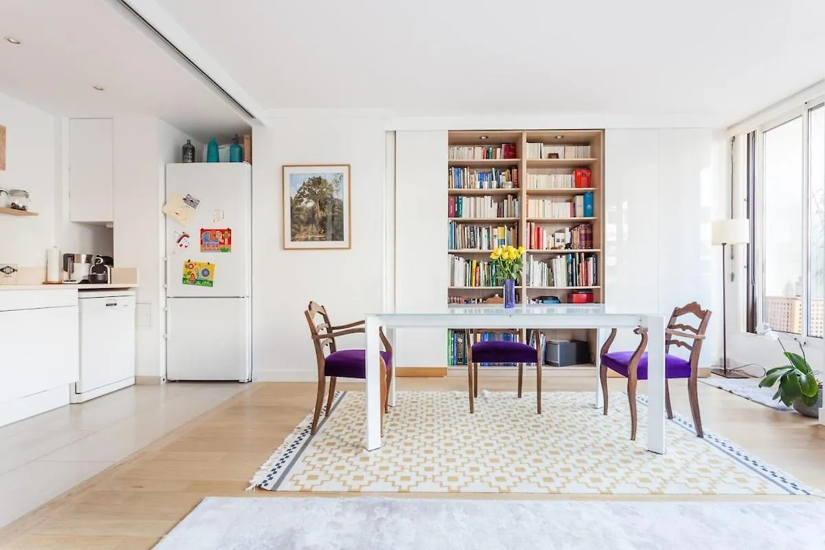 Beautiful Paris Centre Apartment In Garden