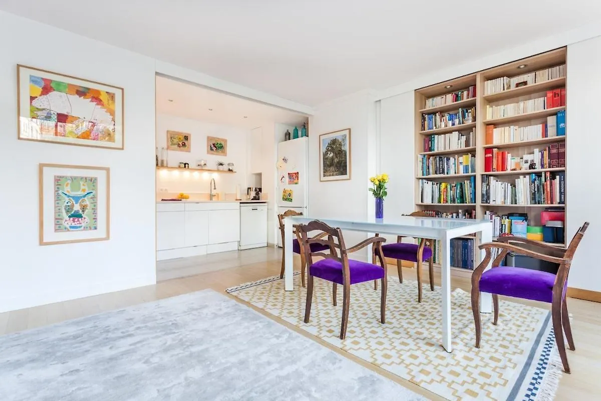 Beautiful Paris Centre Apartment In Garden